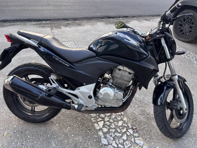 CB300R 2012 revisada em excelente estado 