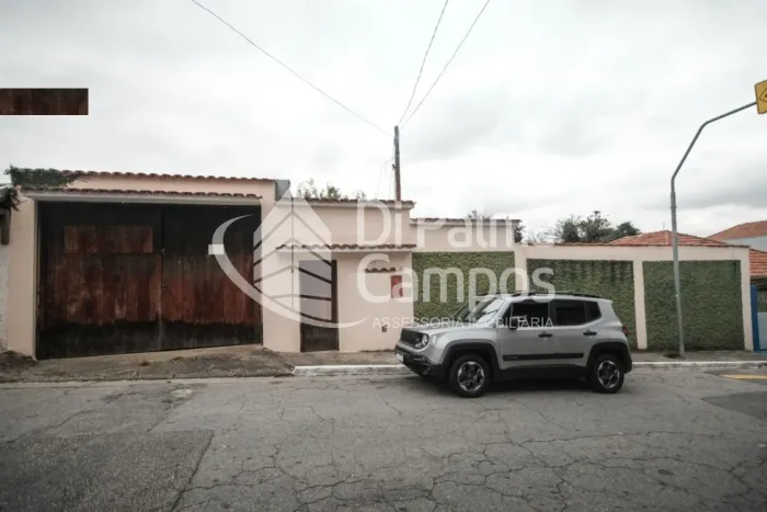 Terreno retangular de 545 m² e 410 m² de área construída aprovada na região da Vila Pruden