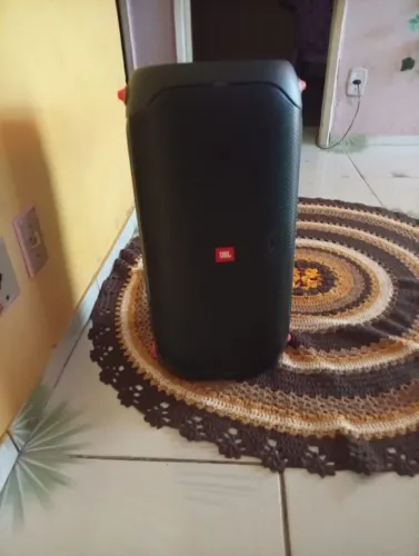 Caixa jbl com defeito 
