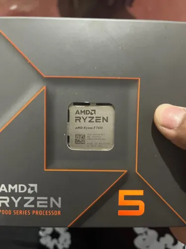 AMD Ryzen 5 7600 / 6Core / 12 Thread Processador / 5.1 GHz Max Boost / 3.8 GHz Base