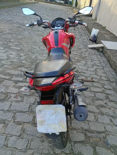 Moto nova muito linda perfeita pra usar ND pra fazer 