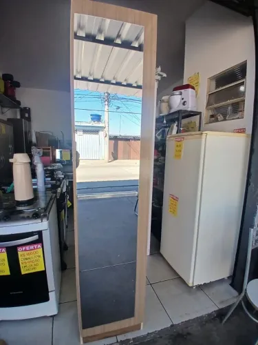 Armário multiuso uma porta com espelho semi-novo conservado