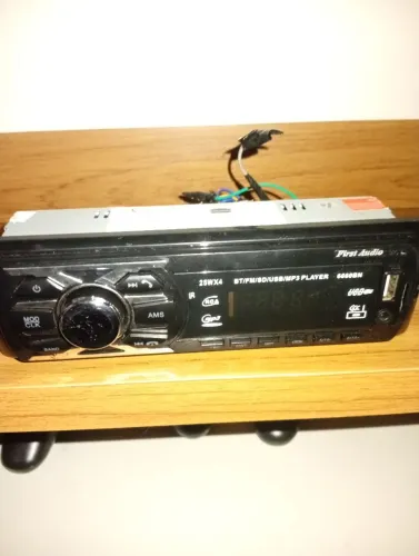 rádio de carro HT - 2730CA G4
