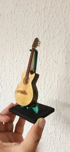 Mini violão