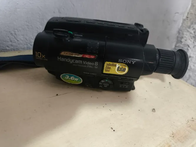 Filmadora analógica Sony Handycam Video 8, modelo CCD-TR330BR