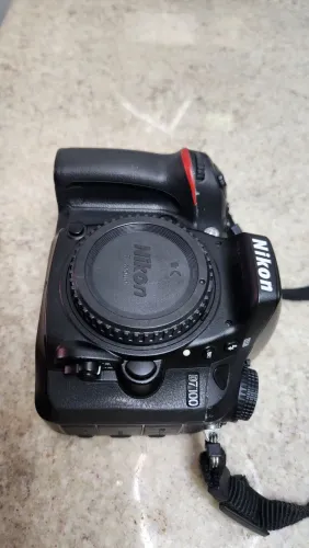 Câmera Nikon D7100 super nova (só o corpo)