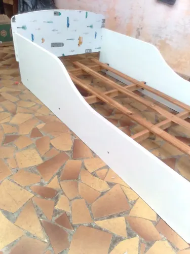 Cama infantil sem colchão