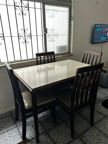 Conjunto mesa com 4 cadeiras