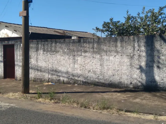 Vende- se ótimo terreno grande