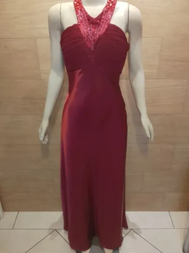 Vestido longo festa vermelho com decote de arrasar tamanho M