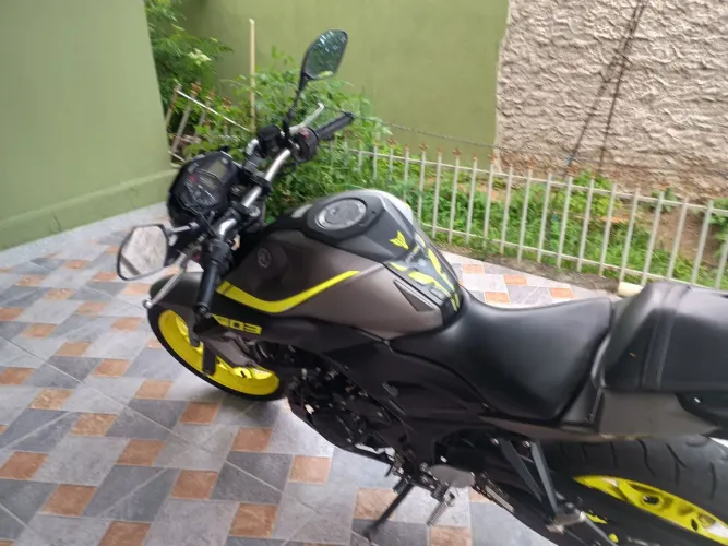 Vendo moto MT 03 super conservada.