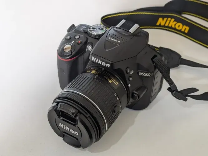 Câmera Nikon D5300 com apenas 1369 cliques + Lente Af-p Dx 18-55mm