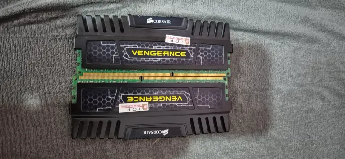 Memória Ram Corsair Vengeance 16gb (2x8gb) Ddr3 1600mhz Cl10
