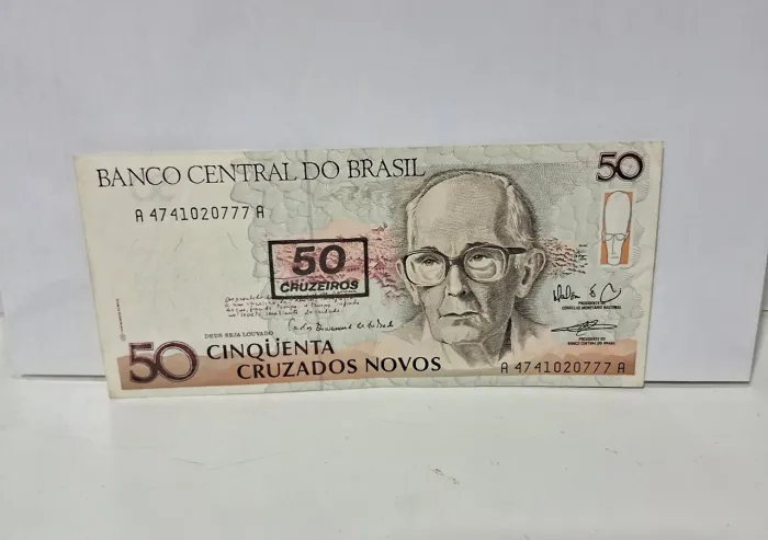 Cédulas antigas 8 reais cada