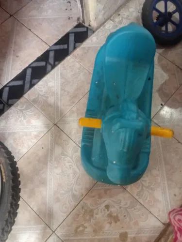 Cavalinho de brinquedo azul