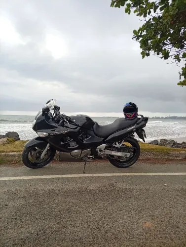 MOTO GSX 750F IMPECÁVEL