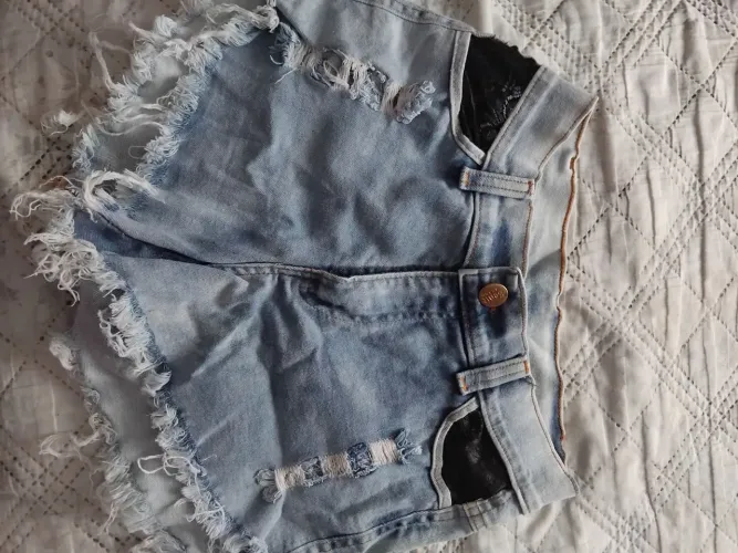 Vendo esse pacote de roupas e boas condições.
