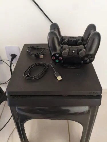 Vende-se PS4 Slim 1 TB Completo