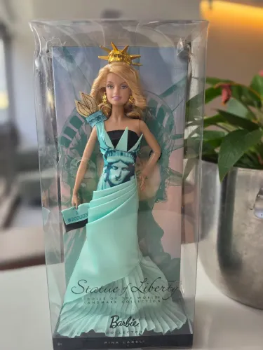 Barbie de colecionador Statue of liberty