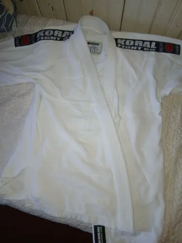 Kimono koral combate
