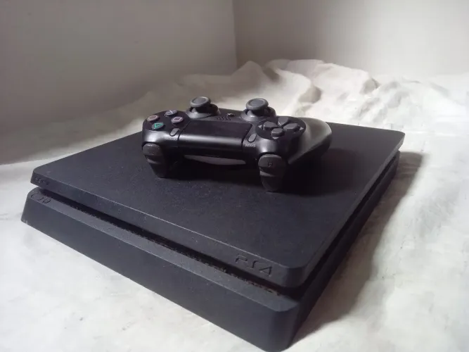 Playstation 4 Slim 1TB