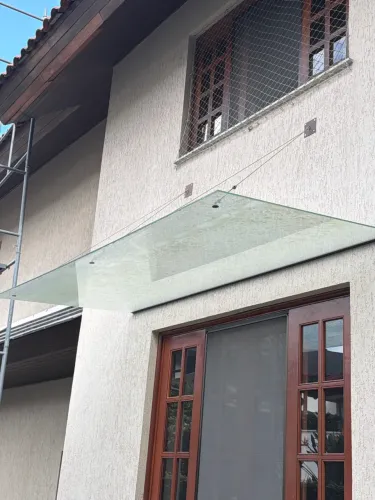 ? VENDE-SE COBERTURA DE VIDRO COM TIRANTES EM INOX