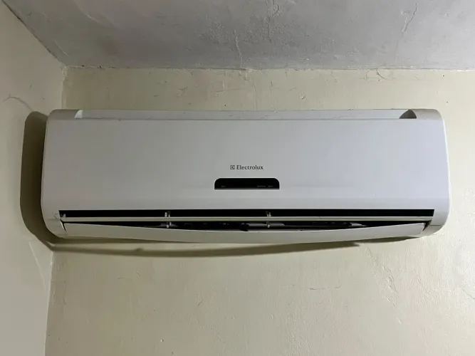 Ar-Condicionado Electrolux 18.000 BTUs 220V Split Frio - Completo