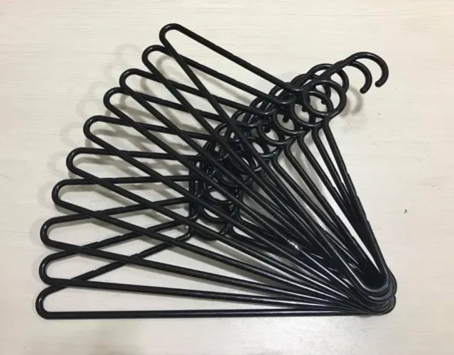 Kit com 10 Cabides Preto Fixo Adulto - 41cm X 21cm - 5mm (Leia Descrição) 
