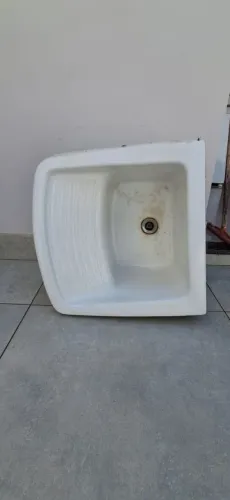 Tanque de lavar roupa "louça" usado