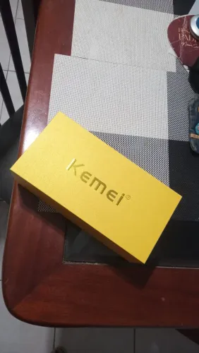 máquina de cortar cabelo kemei nova
