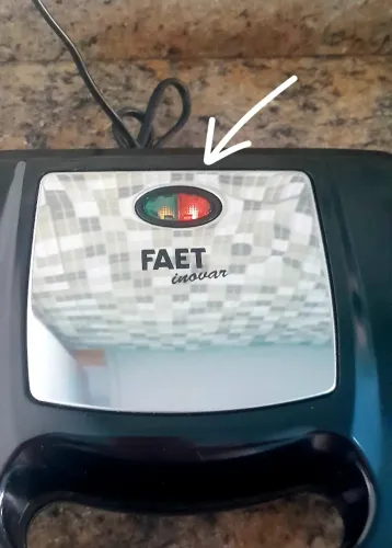 PREÇO NEGOCIÁVEL: Sanduicheira e grill elétrica Faet NOVA - Nunca usada