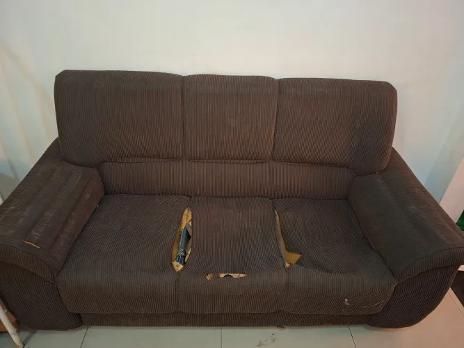Sofá 3 lugares disponível para doação