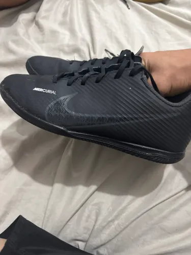 chuteira preta da linha Nike Mercurial Vapor 15 Club