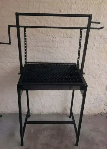 PROMOÇÃO CHURRASQUEIRA MEDINDO 50X40 
