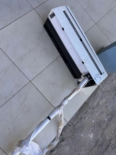 Vendo 2 evaporadora e 1 condensador de ar condicionado para retirada de peças