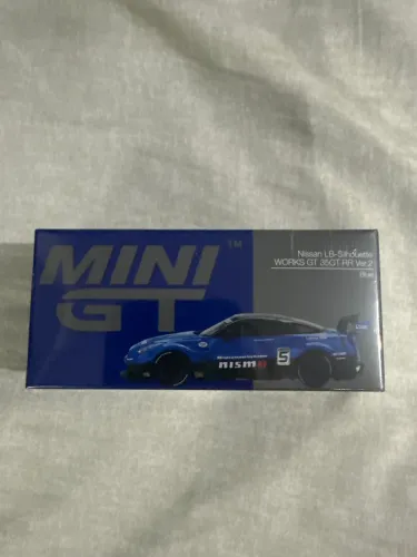 Mini GT Nissan LB GT 35GT-RR 1124