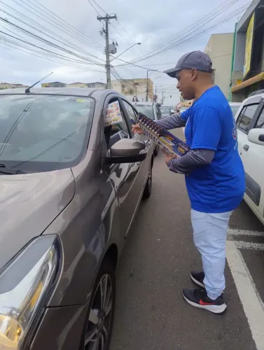Faço panfletagem em Curitiba e região