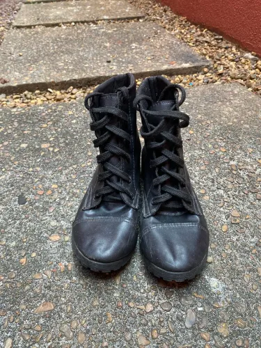 Bota preta feminina cano curto