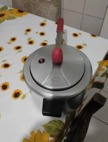 Panela de pressão CloCK 4.5 litros