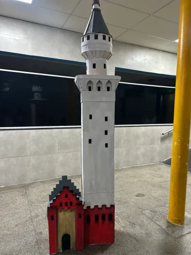 vendo Castelo de Neuschwanstein da alemanha - escultura de 2,10