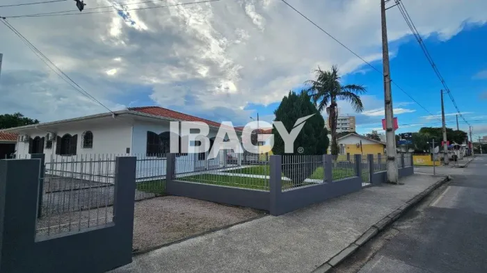 Oportunidade! Casa em Centro - Palhoça