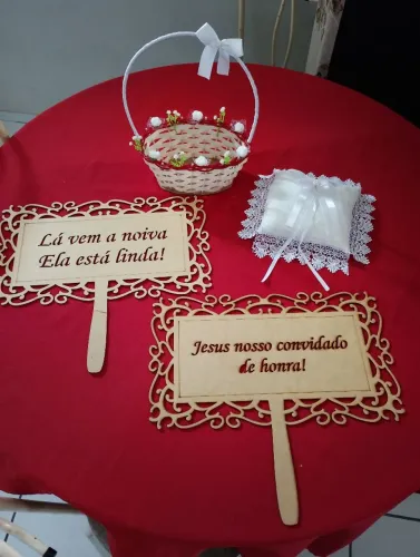 Plaquinhas de casamento, almofada porta aliança etc *SOMENTE 100.00*