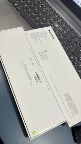 Apple Watch Series 10 GPS ? brilhante de alumínio - 46 mm ? Pulseira esportiva preta - M/G