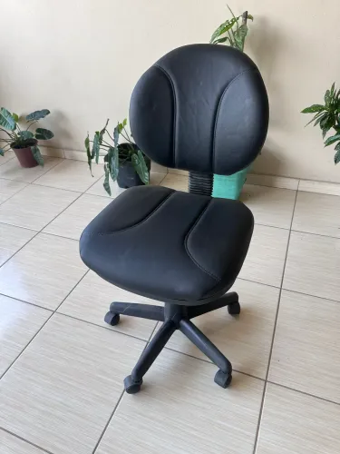 Cadeira de escritório nova R$:200 com entrega wattszap: *
