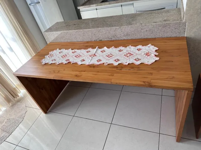 MESA E BANCO DE MADEIRA