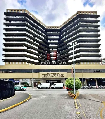 Sala comercial para venda, medindo 91 m², 1 vaga de garagem, Barreiros, São José/SC