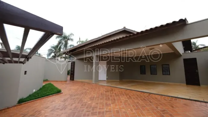 Casa térrea de 4 dormitórios com piscina na Ribeirânia