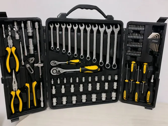 Ferramentas Stanley 110 peças impecável.