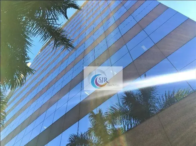 Conjunto comercial de 266m² com 9 vagas no Itaim Bibi
