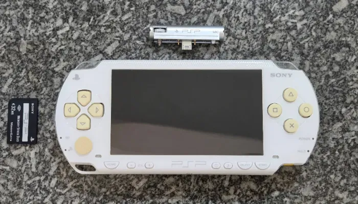 PSP 1000 (Fat, Japonês) Desbloqueado (com ARK-5) + Microfone PSP-240 + Memory Stick Origin